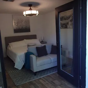 updated-dwntwn-2bd-twnhse-w-hot-tub-private-patio.palm-springs-ca-hotels.com/